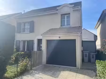 location maison 4 pièces 99.6 m² à serris (77700)  1 990 €