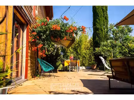 belle maison à ossature bois au sein d'un domaine de 16 000 m² et de son verger