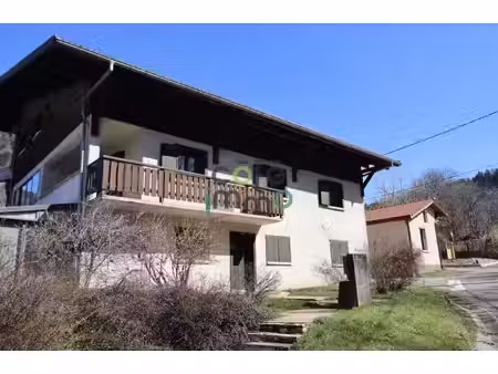 exclusivite : appartement t1bis avec grande terrasse a orcie