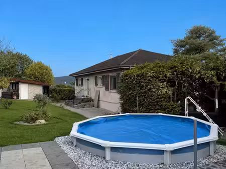 maison familiale avec jardin et piscine