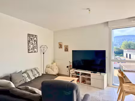 eybens - bel appartement 3 pièces dans une résidence récente