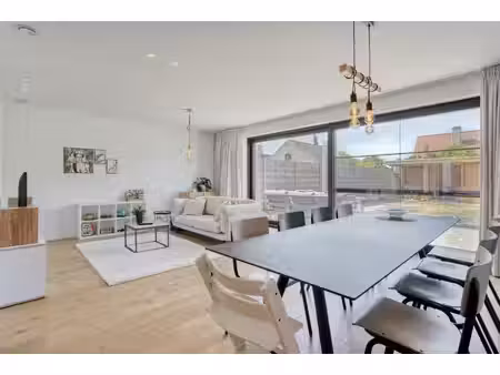 ruim  recent (°2023) huis met 5 slaapkamers te sijsele te koop