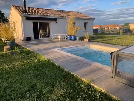 maison récente de plain-pied - piscine
