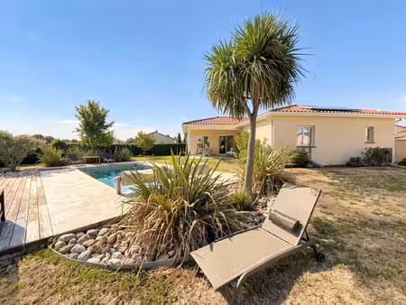 maison t4 haut de gamme avec piscine  suite parentale et jar