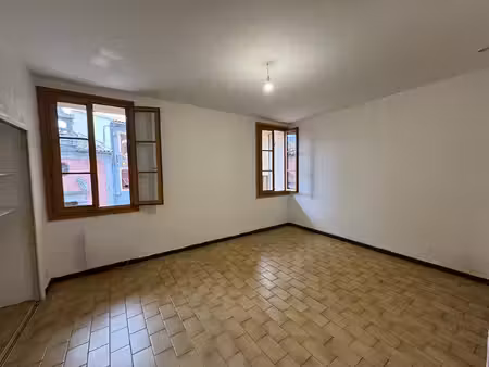 location appartement 1 pièce  42.00m²  levens