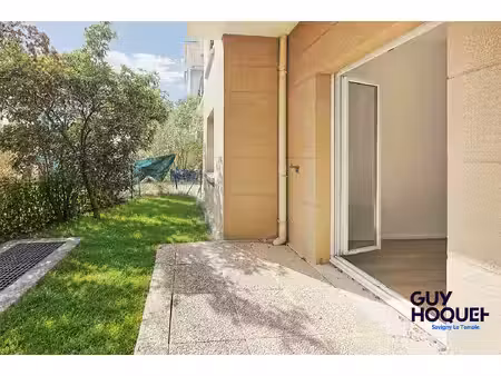 à vendre - appartement 3 pièces rénové avec terrasse et jardin à savigny-le-temple