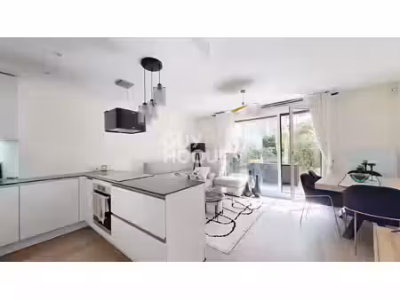 rare aux lilas - rez-de-jardin d'esprit maison en face du parc lucie aubrac - metro 2 min