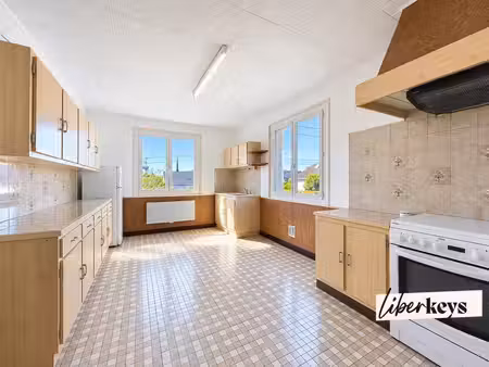 mettray – maison familiale avec 4 chambres  sous-sol et grenier – terrain 876 m²