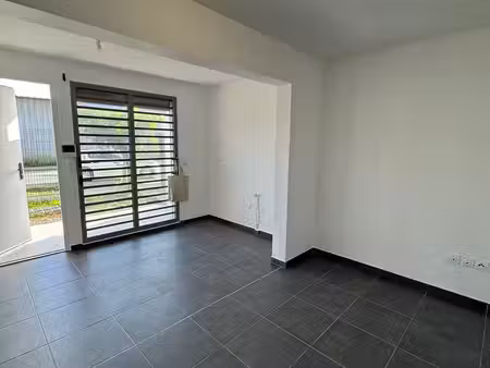studio non meublé avec terrasse et jardin