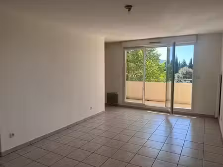 location appartement 3 pièces 66m² brignoles 83170