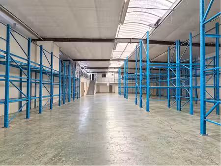 vente entrepôt 2800m²