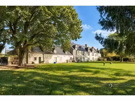 manoir historique du xviie siècle  domaine de 4 7 ha proche saumur