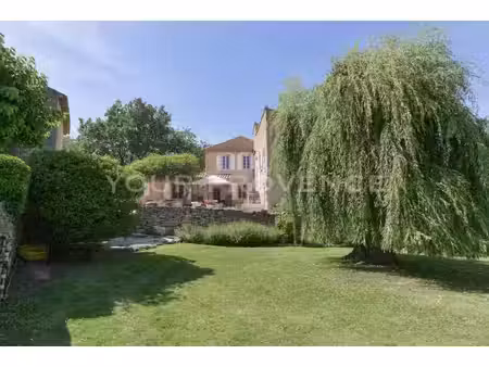 goult – un mas de famille au cœur d'un domaine d'exception