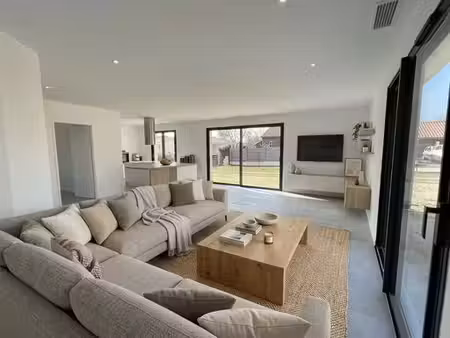 maison de prestige de 119 m2 en location le haillan  nouvelle-aquitaine