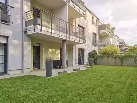 superbe rez de chaussée avec jardin et garage privé ! 2chbre