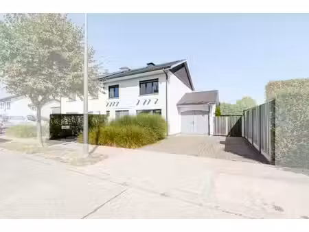 à vendre à meise : maison 3 façades avec 3 chambres