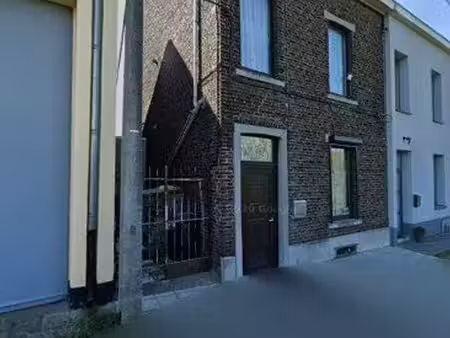 maison d'habitation 3 façades avec jardin et terrasse