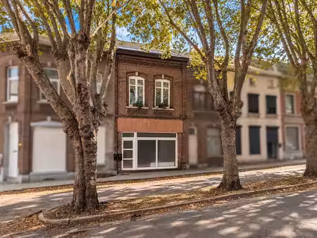 immeuble mixte avec appartement 2 ch. à monceau-sur-sambre