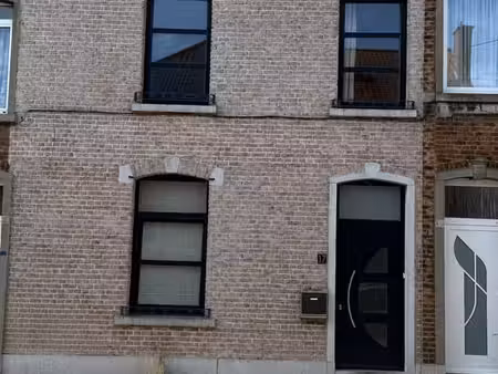 maison 2 chambres  cour et jardin