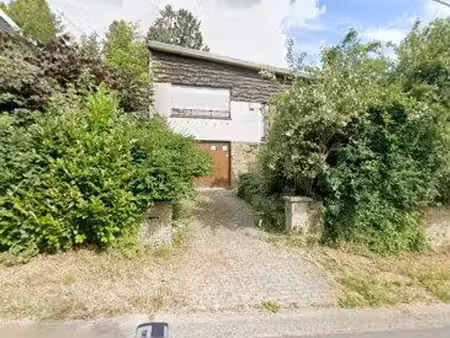 maison avec jardin et garage à rafraichir située à oupeye