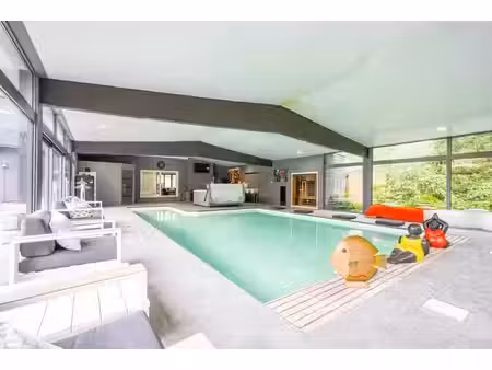 villa 5 chambres avec wellness  caves  garages et jardin