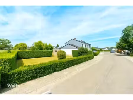 charmante maison d’habitation avec garage et jardin !