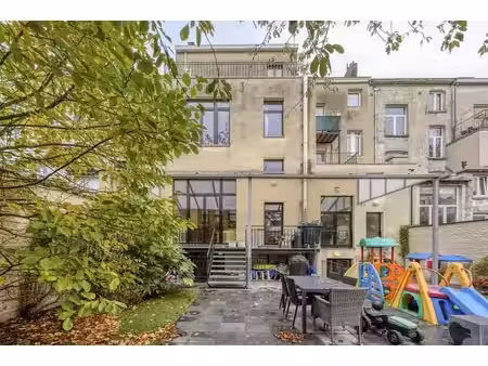 maison de ville de 7 chambres à rafraîchir avec jardin urbai