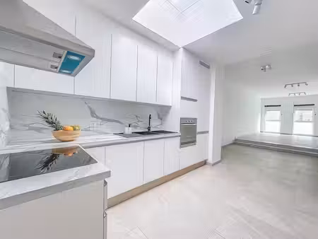 superbe appartement rdch 2 chambres avec terrasse et parking