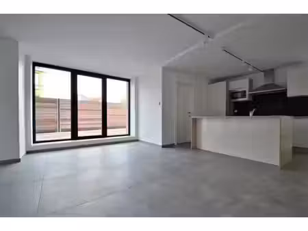 a louer - loft remis a neuf avec terrasse