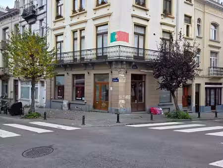 ixelles/rue de sceptre: commerce de coin - permis horeca.