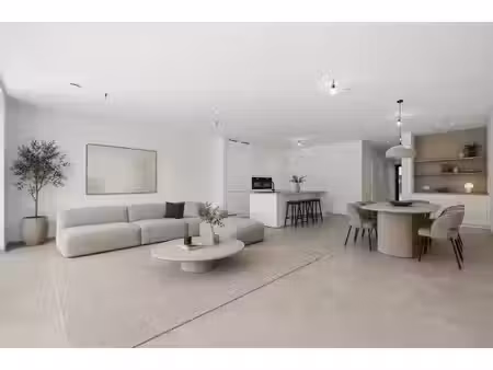 bâtiment neuf fermé avec 4 chambres  2 salles de bains  gara