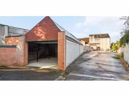 usage mixte à vendre à leuze pour € 120.000
