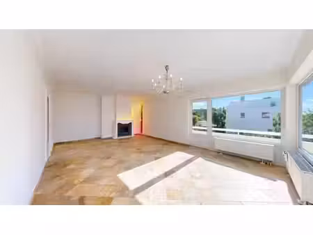 lumineux appartement 2 chambres avec garage
