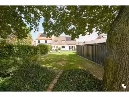 charmante  goed onderhouden woning met werkplaats