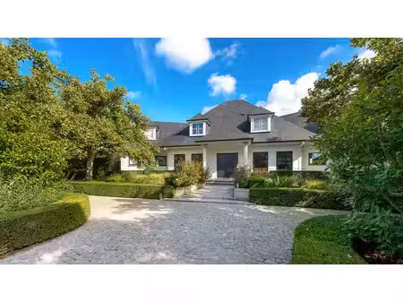 a proximité du centre commercial de knokke...