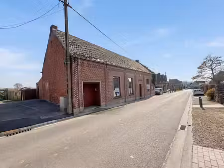 à vendre : bâtiment multifonctionnel pour des activités cult