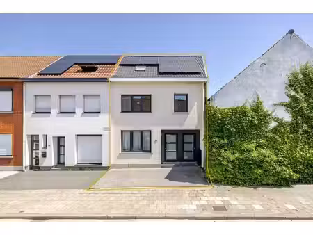 instapklare gezinswoning met ruime tuin en garagebox