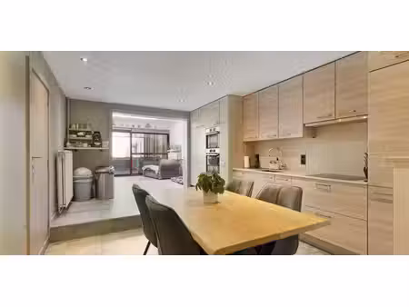 bien commercial à vendre à niel pour € 649.000 avec 3 chambres à coucher