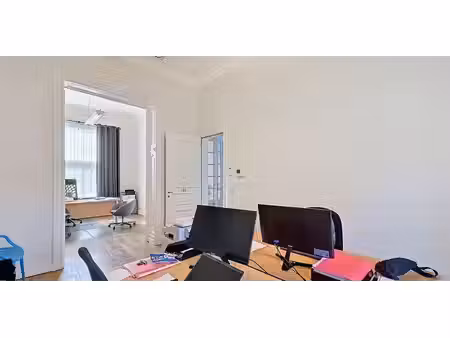 bien commercial à louer à evere pour € 850