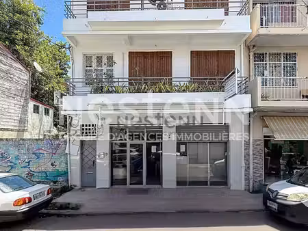 à vendre un immeuble sur 3 niveaux à pointe-à-pitre