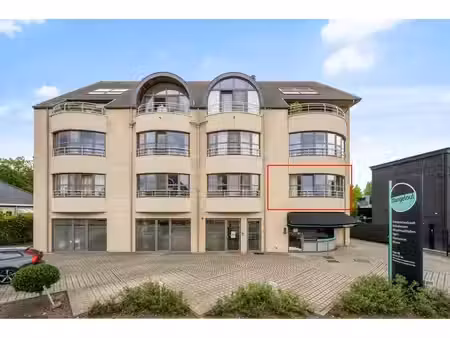 ruim en lichtrijk appartement met ruime garage in het cen...