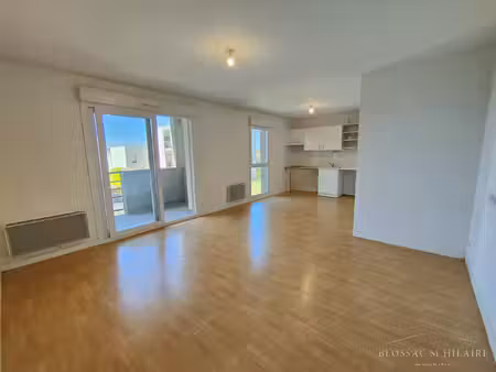 appartement 2 pièces d'environ 50 m2 avec parking et balcon