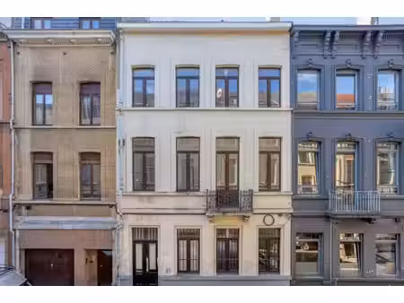 immeuble de bureaux de 260 m³ + 60 m² de caves