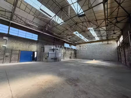 vente entrepôt 966m²