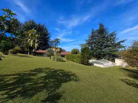 propriété - maison avec piscine et dépendances sur 1 7 ha