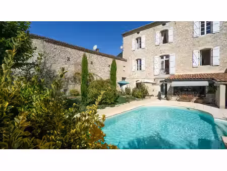 magnifique maison bourgeoise 18 ème en coeur de village avec