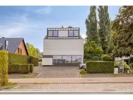 local commercial avec logement au long de la n9