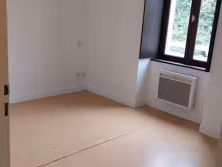 location appartement 2 pièces à plouray (56770) : à louer 2 pièces / 58m² plouray