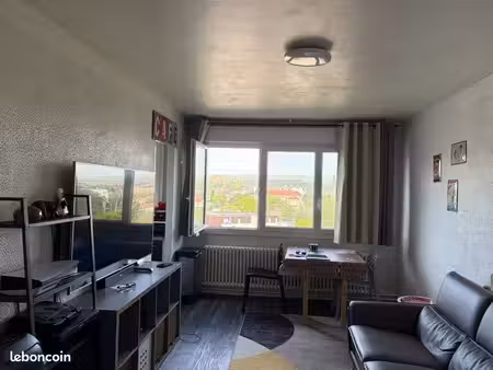 vends f2 48 m2 metz devants les ponts( loué 520 +140 charges) ou libre d'occupation)