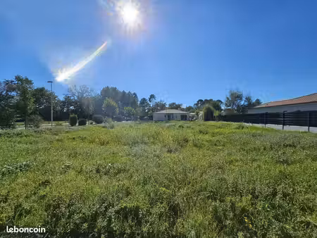 terrain à bâtir de 640 m² à camblanes-et-meynac (33)